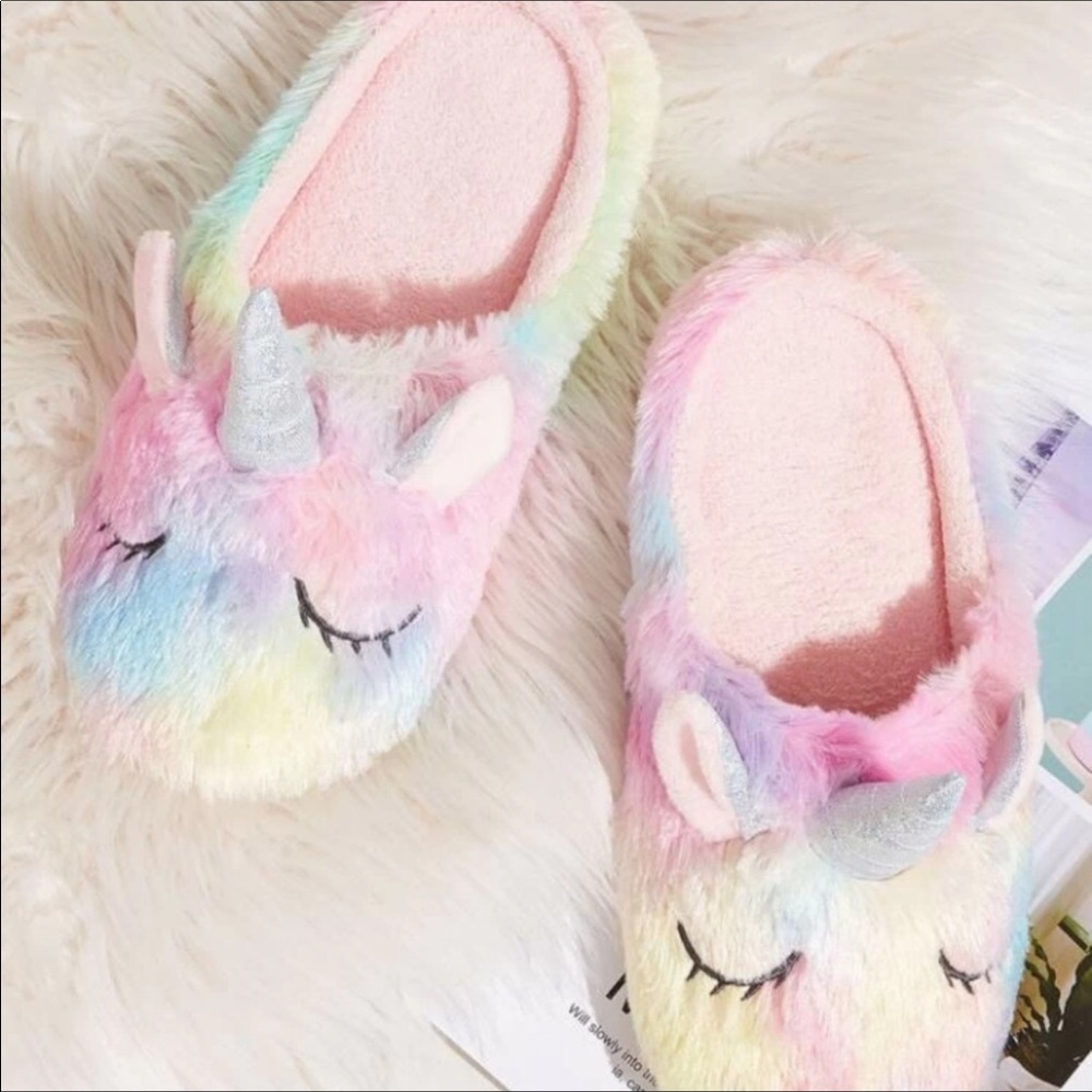Unicorn slippers w/horn